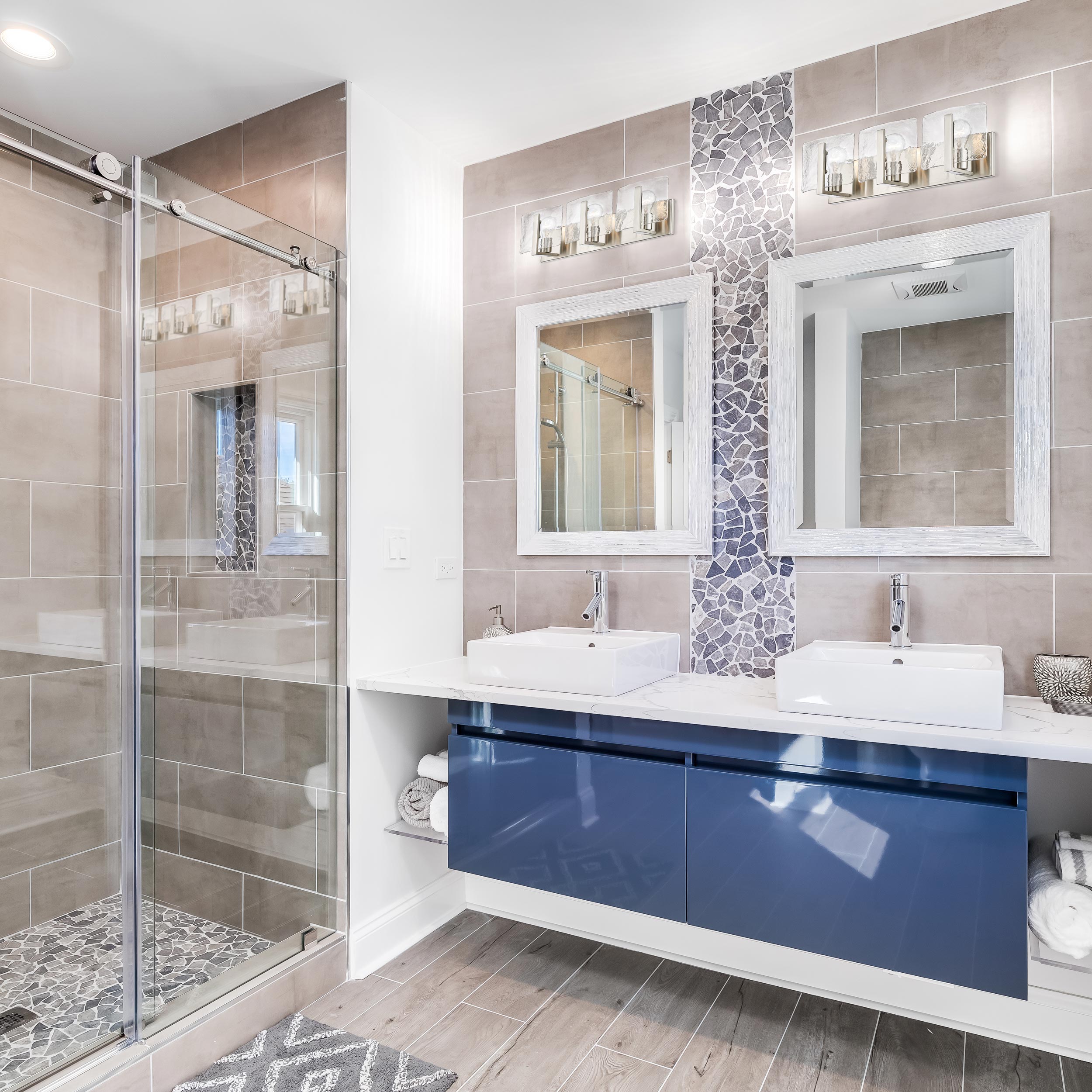 Golden Lighting Aenon 3-light Vanity in Pewter