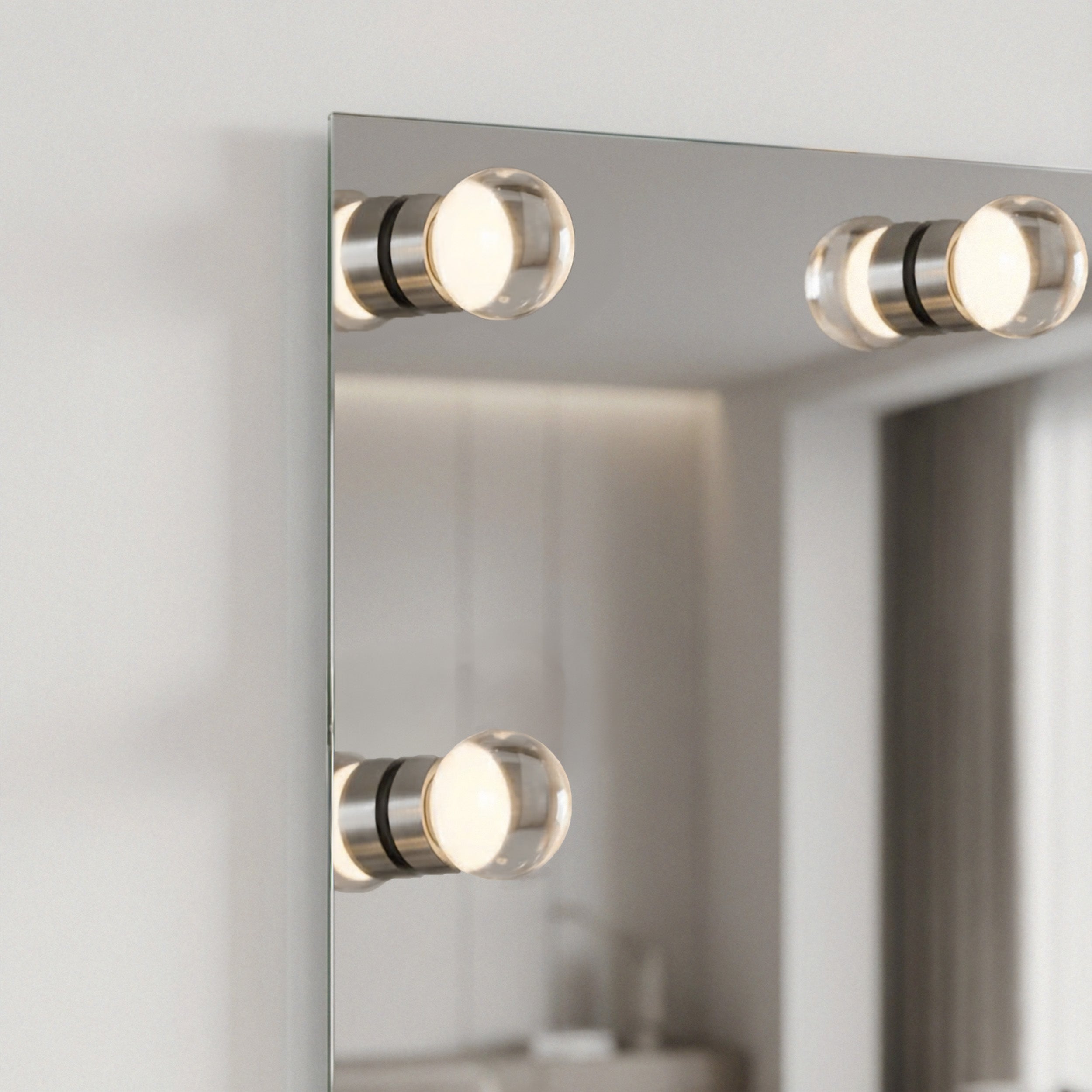 Starlight LED 24in Mirror with Clear Acrylic Globe Diffusers