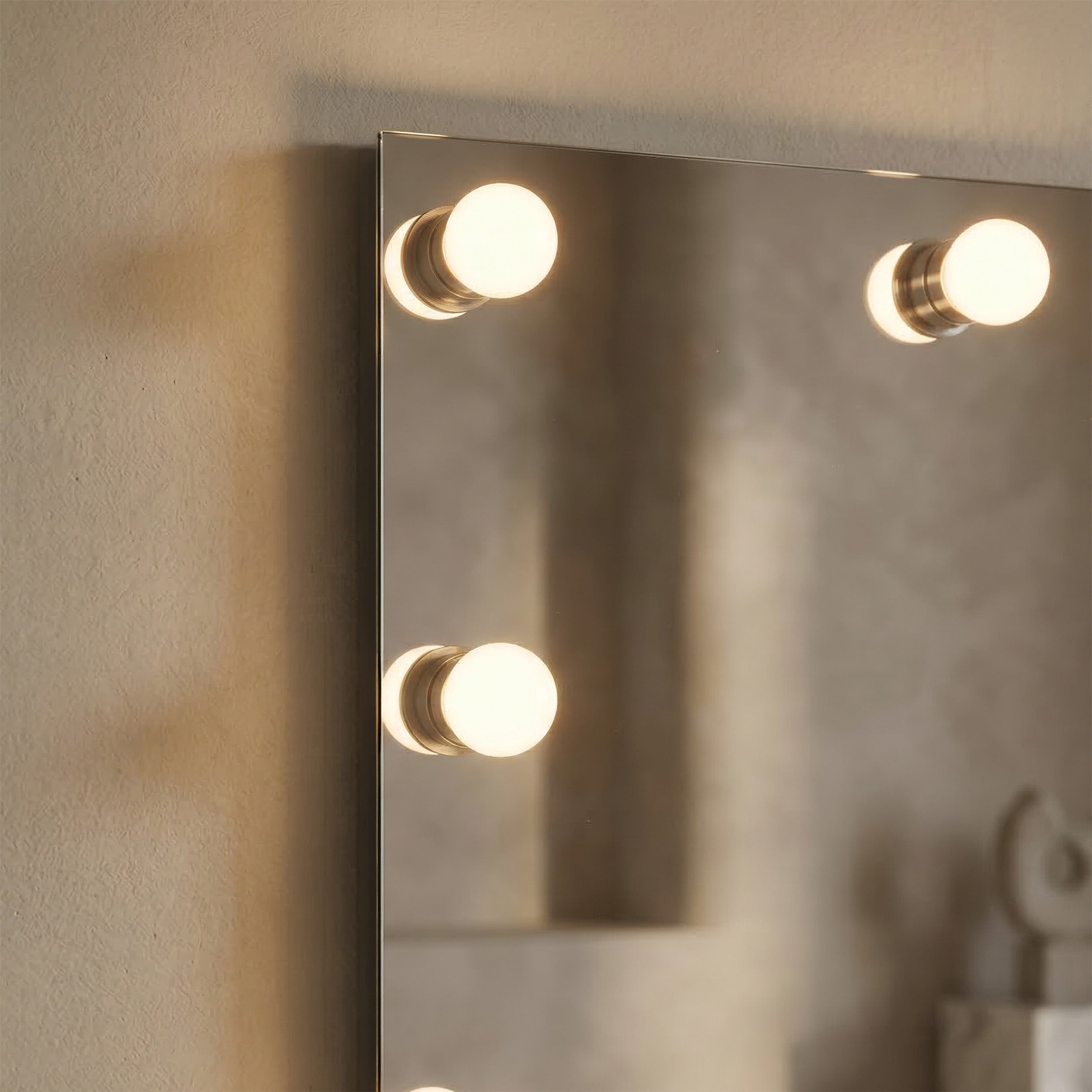 Starlight LED 24in Mirror with Clear Acrylic Globe Diffusers