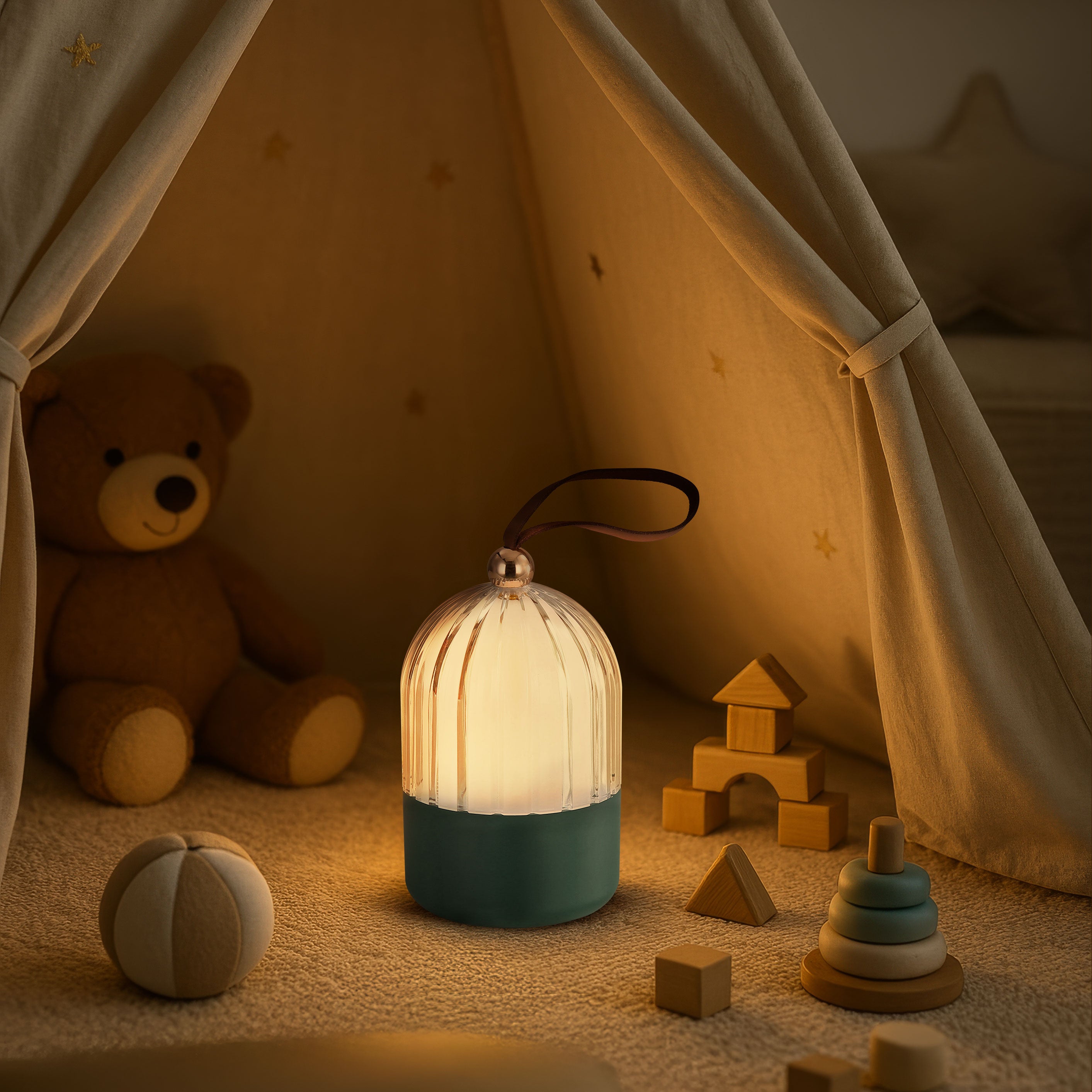 Lunari Cordless Integrated LED Portable Lamp in Matte Green